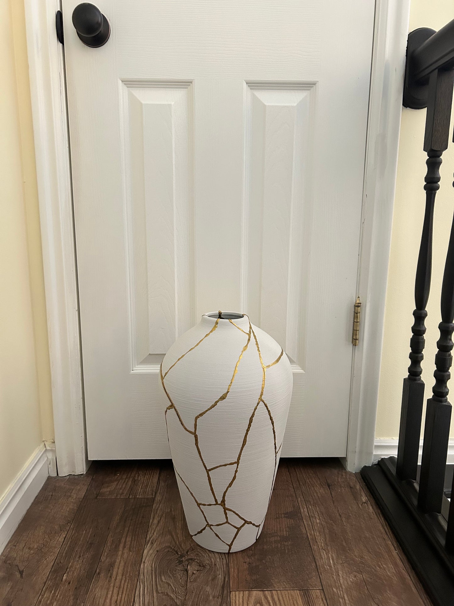 Modern Kintsugi Giraffe Floor Vase - Japanese Pottery Broken + Repaired - Hand Painted Gold - Matte White/Brushed - Urn Style/XL (H) 16.5in