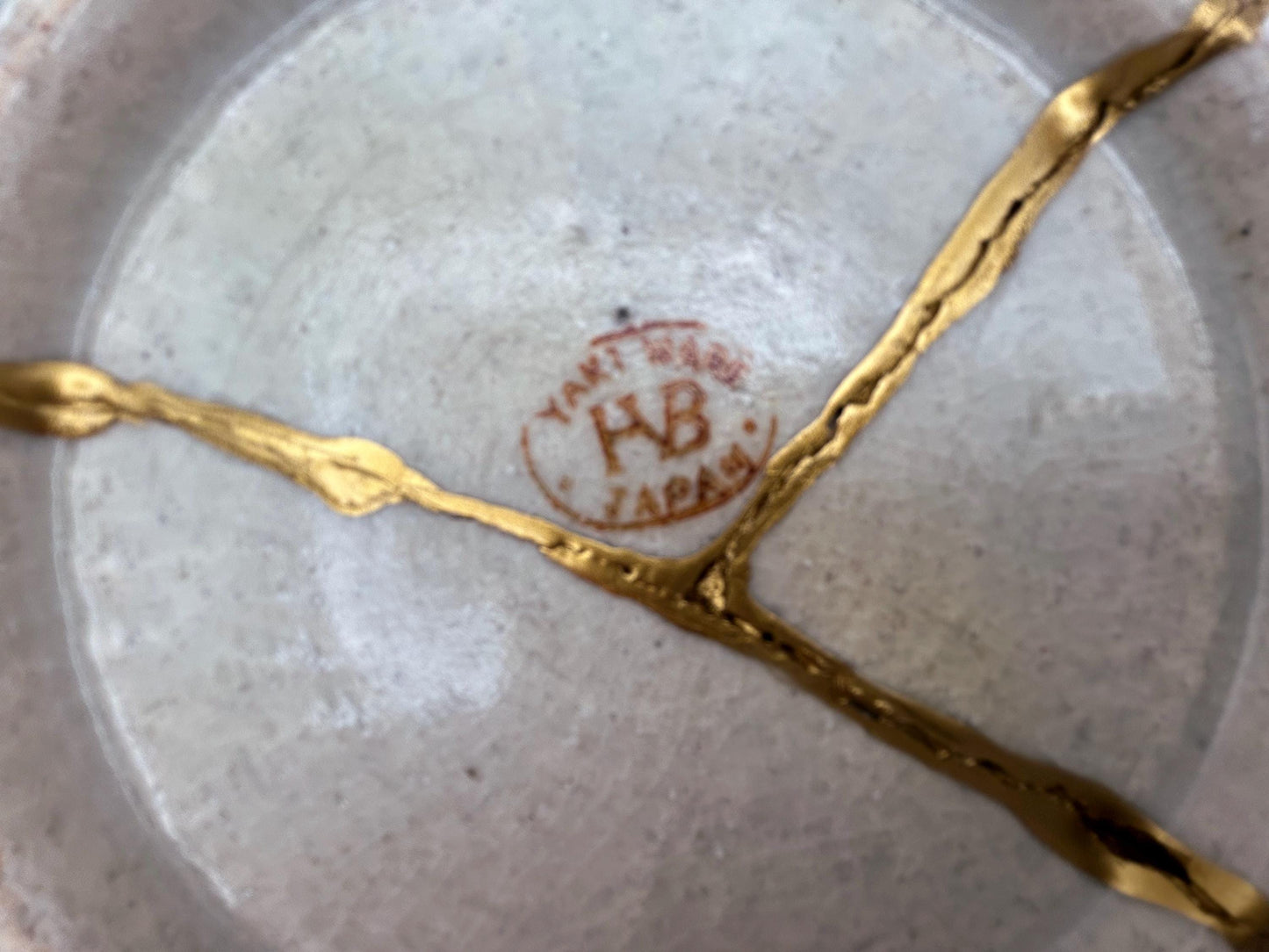 buy online luxury, handmade, one of a kind, modern kintsugi japanese pottery art gift salad size yaki ware made in japan decorative plate with dragonflies and gold paint over break lines for sale