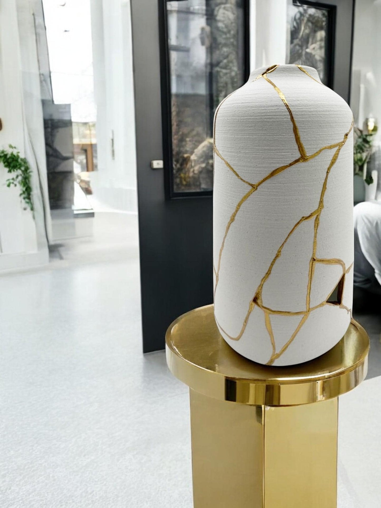 buy online luxury, bestseller, handmade, one of a kind, modern kintsugi japanese pottery art gift decorative cylinder vase for dried flowers in white with rough brushed horizontal texture and gold paint along break lines for sale