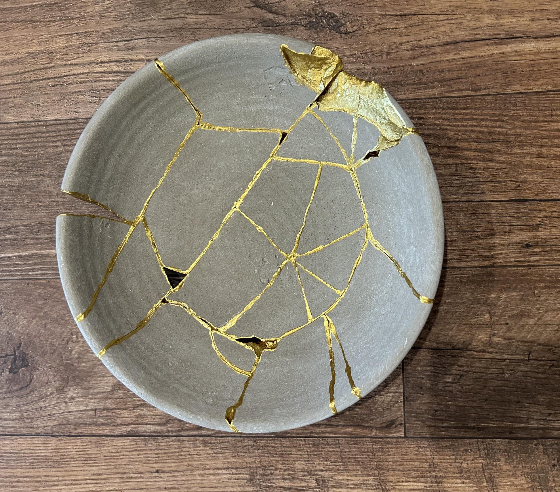 Kintsugi Low Bowl - Wabi Sabi - Broken + Repaired Japanese Pottery Art - Hand Painted Gold - Whitewashed/Ridged - Large - Gray (D) 12in