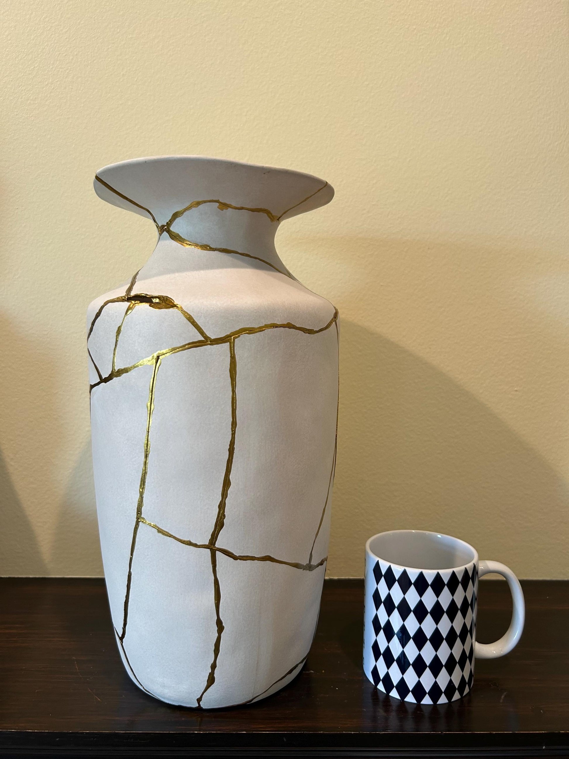 Kintsugi Giraffe Flat Rim Vase - Japanese Pottery Broken + Repaired - Matte/Whitewashed - Hand Painted Gold - Large - Floor/Table (H) 14in