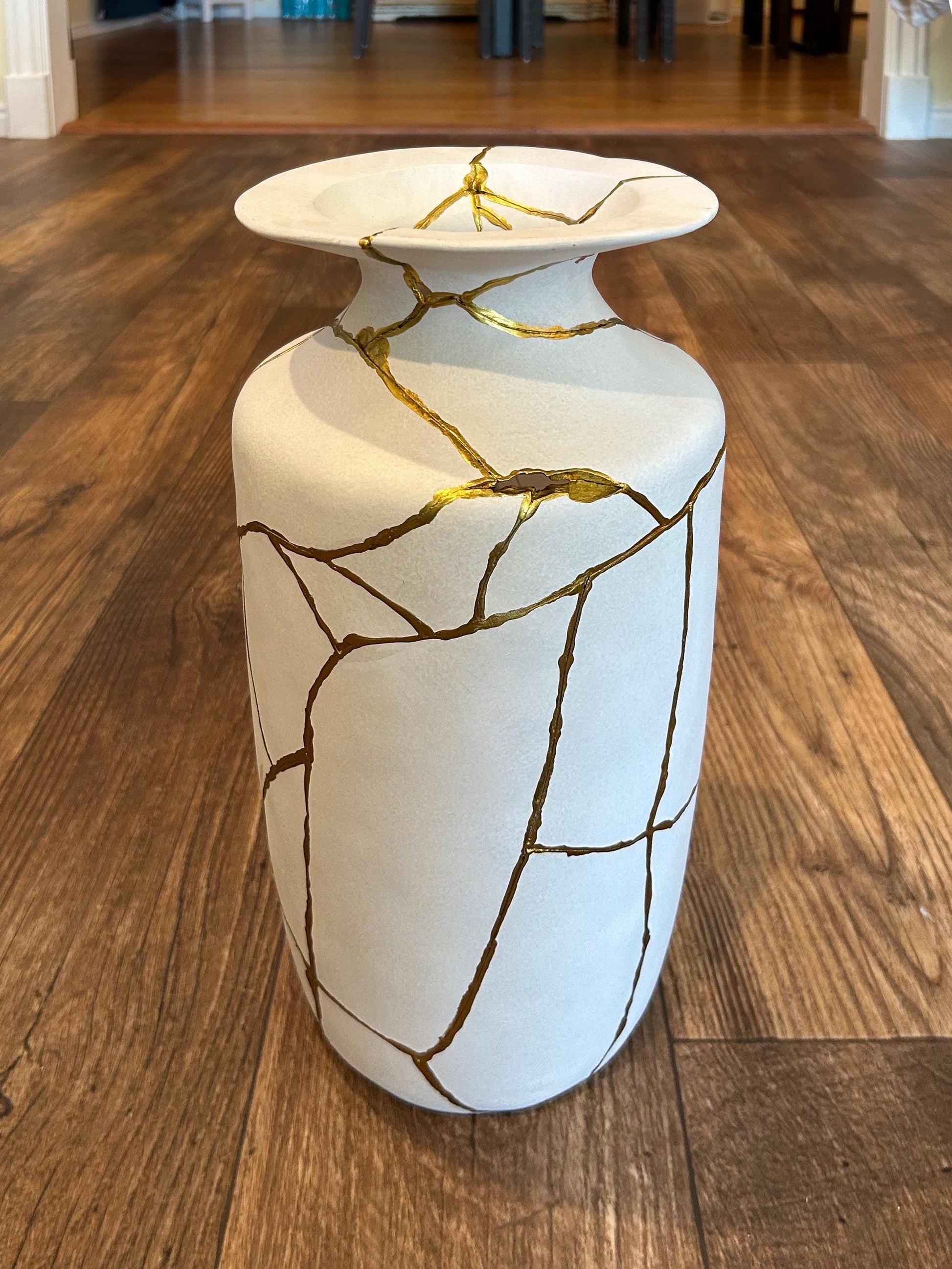 Kintsugi Giraffe Flat Rim Vase - Japanese Pottery Broken + Repaired - Matte/Whitewashed - Hand Painted Gold - Large - Floor/Table (H) 14in