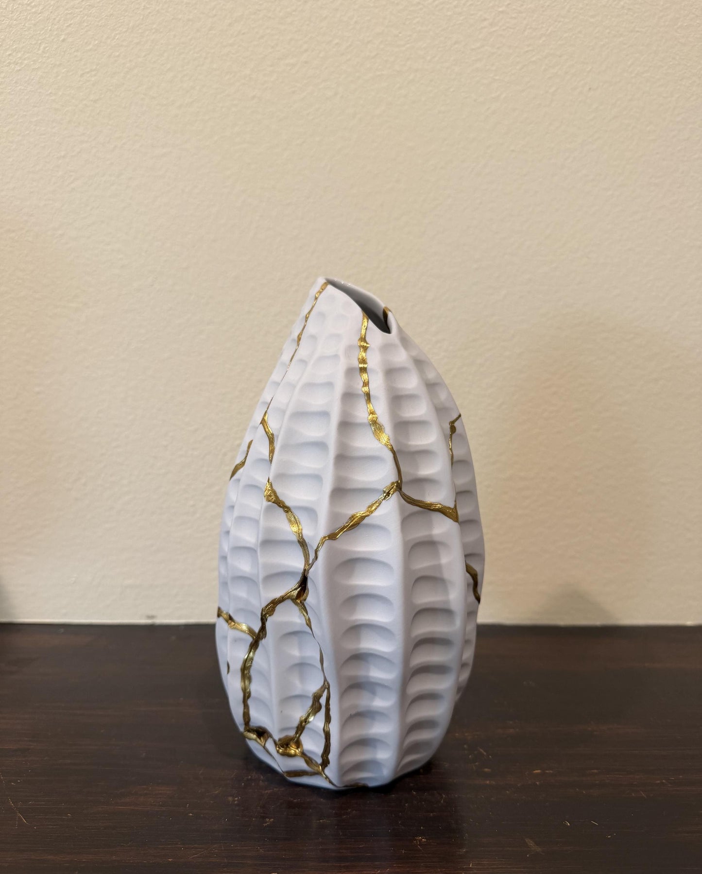 Modern Kintsugi Seahorse Small Vase - Japanese Gold Repair, Made in Thailand