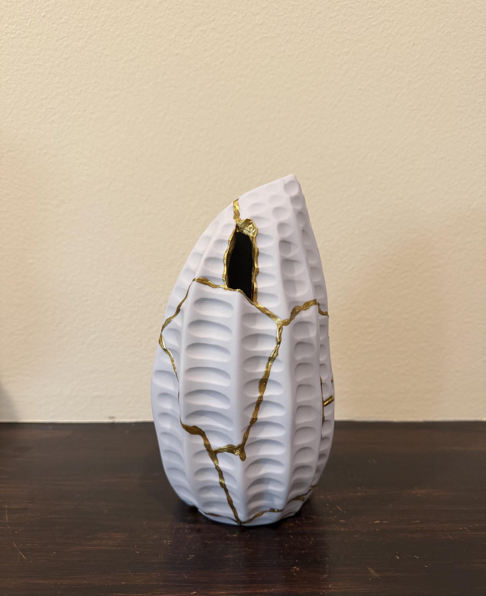 Modern Kintsugi Seahorse Small Vase - Japanese Gold Repair, Made in Thailand