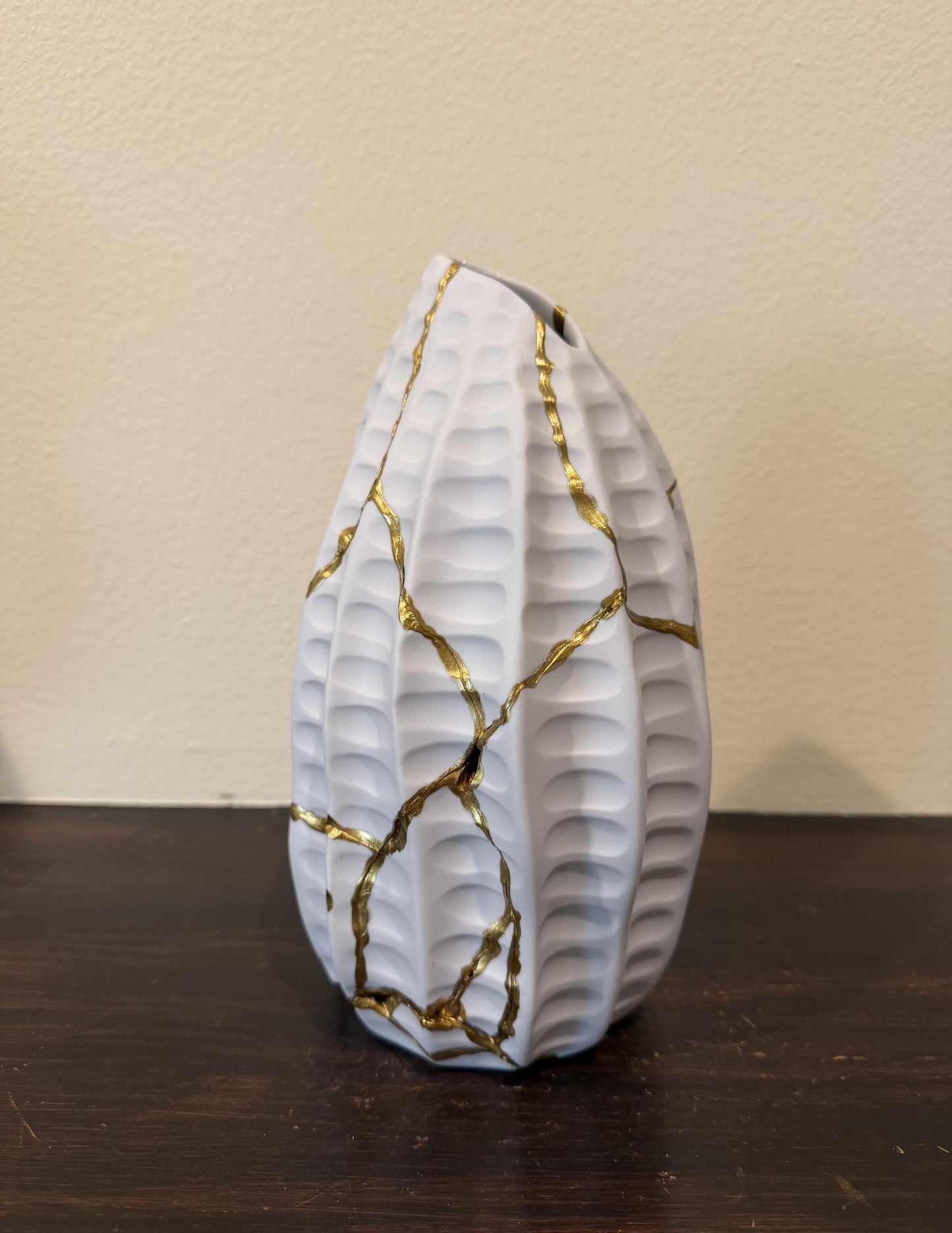 Modern Kintsugi Seahorse Small Vase - Japanese Gold Repair, Made in Thailand